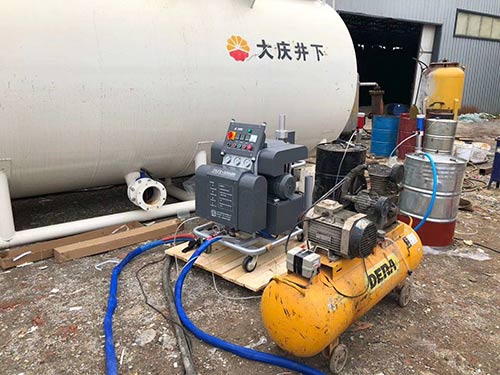 H5600露天化工儲(chǔ)罐防腐聚脲噴涂機(jī)